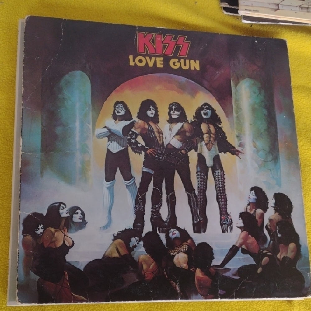 - KISS Love Gun Vinyl Record